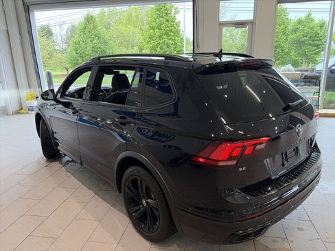 Used 2024 Volkswagen Tiguan SE R-Line AWD/4WD image 6