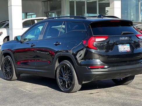 Used 2023 GMC Terrain SLE w/ Driver Convenience Package AWD/4WD image 7