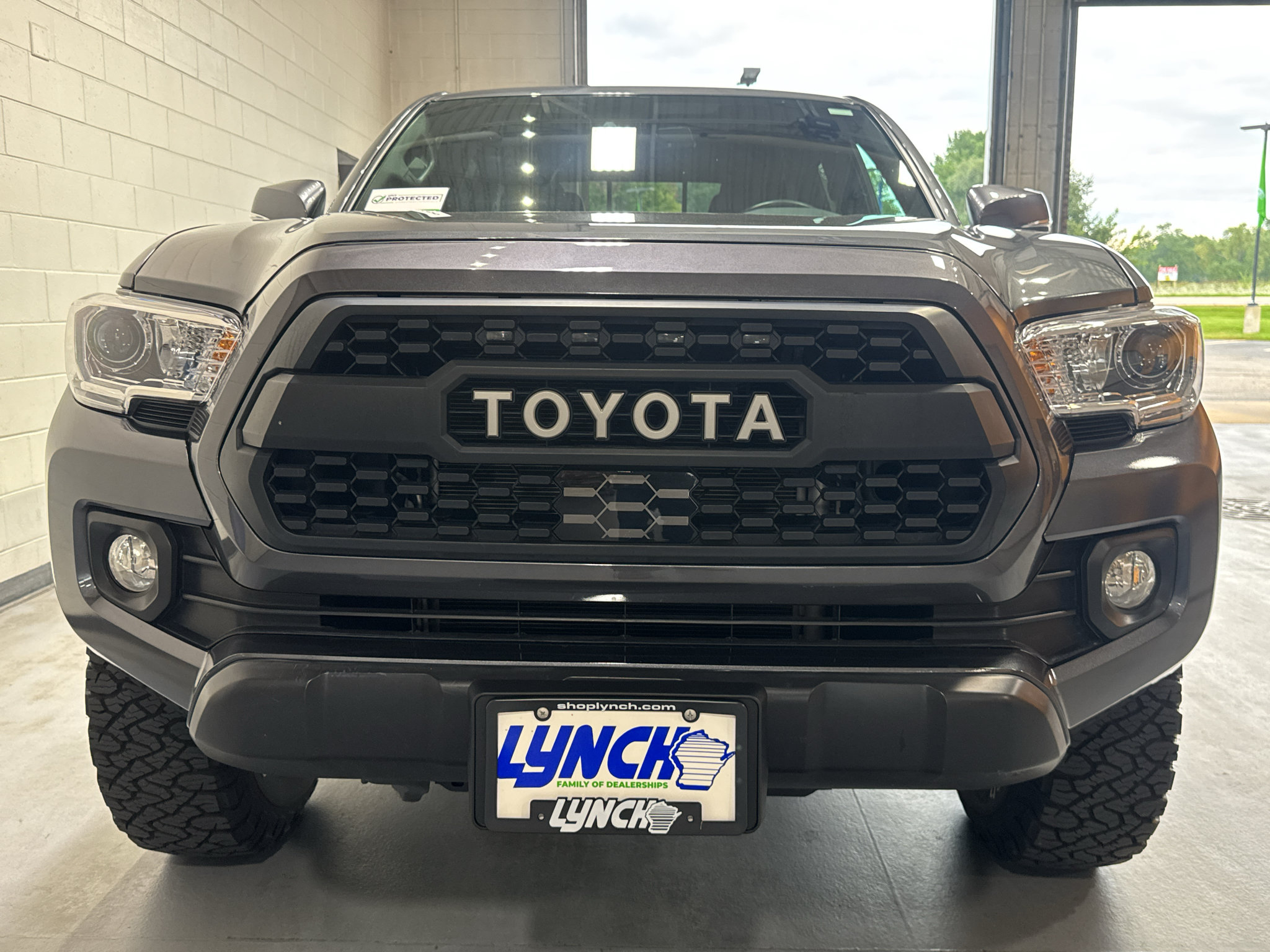 Used 2023 Toyota Tacoma TRD Off-Road w/ Technology Package AWD/4WD image 8