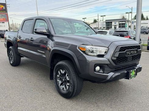 Used 2018 Toyota Tacoma TRD Off-Road image 5