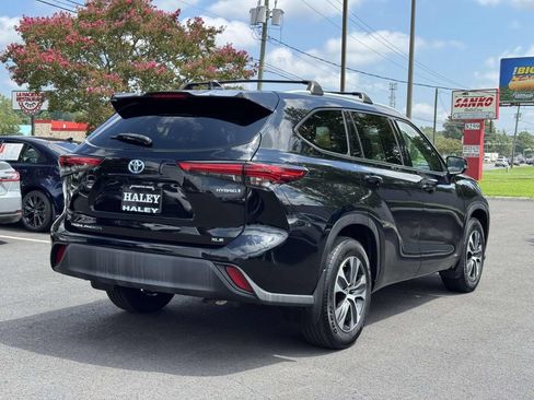 Used 2022 Toyota Highlander XLE AWD/4WD image 23