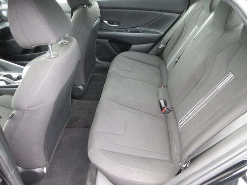 Used 2022 Hyundai Elantra SEL FWD image 12