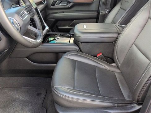 Used 2025 GMC Yukon Denali image 12