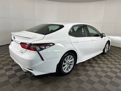 Used 2024 Toyota Camry SE image 3