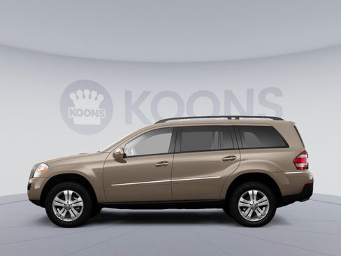 Used 2010 Mercedes-Benz GL 550 4MATIC image 2