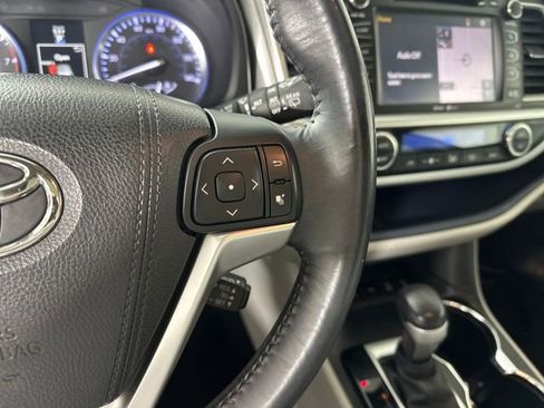 Used 2015 Toyota Highlander XLE image 16