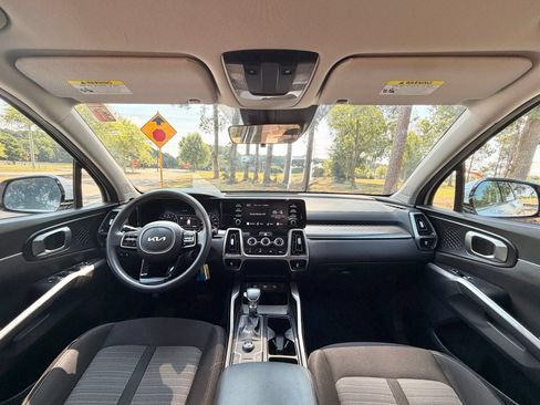 Used 2022 Kia Sorento LX FWD image 2