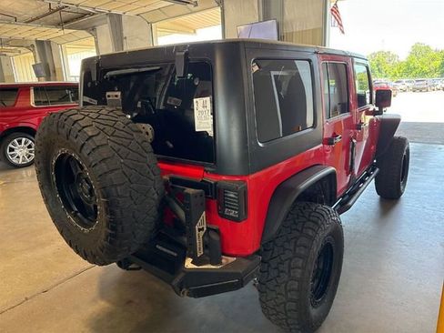 Used 2017 Jeep Wrangler Unlimited Rubicon w/ Connectivity Group AWD/4WD image 4