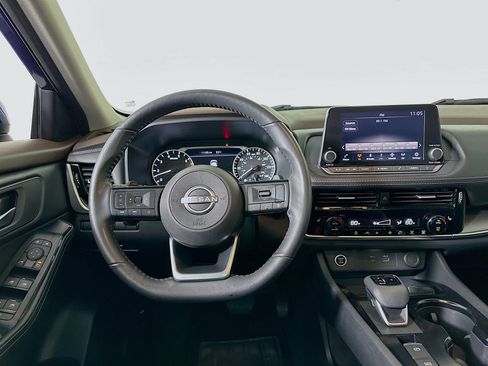 Used 2022 Nissan Rogue SV w/ SV Premium Package image 17