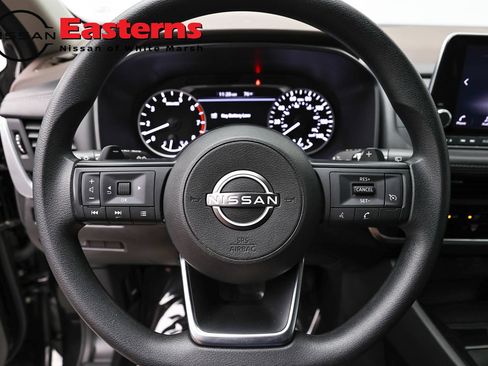 Used 2023 Nissan Rogue S AWD/4WD image 10