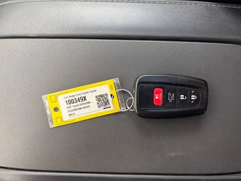 Used 2022 Toyota Highlander XSE AWD/4WD image 50
