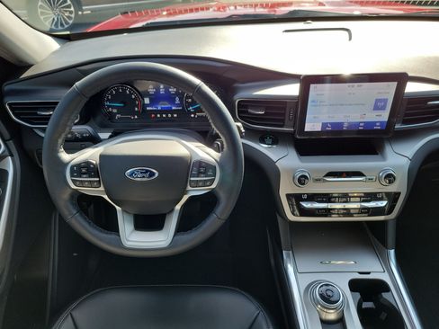 Used 2021 Ford Explorer XLT w/ Equipment Group 202A RWD image 19