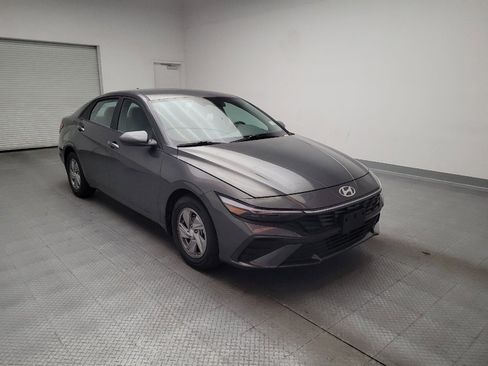 Used 2024 Hyundai Elantra SE FWD image 13