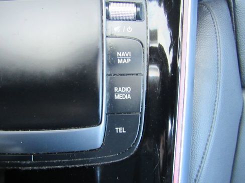 Used 2022 Mercedes-Benz GLB 250 w/ Premium Package Lite image 54