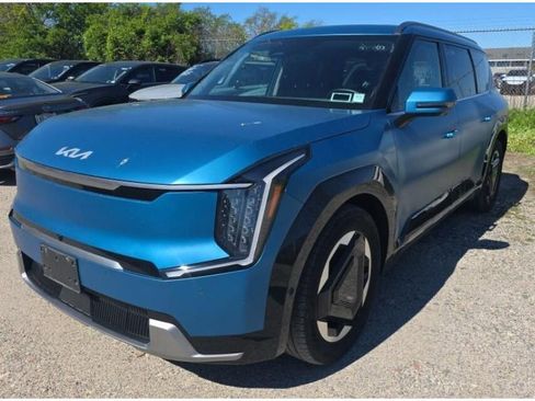 Used 2024 Kia EV9 Land AWD/4WD image 1