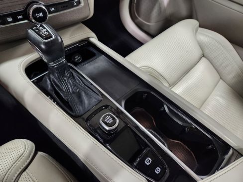 Used 2022 Volvo XC90 T6 Inscription w/ Advanced Package image 39