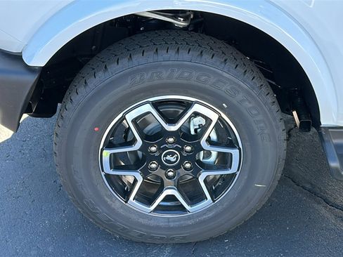 New 2025 Ford Bronco Outer Banks image 9