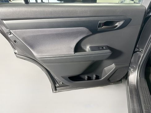 Used 2023 Toyota Highlander L FWD image 26