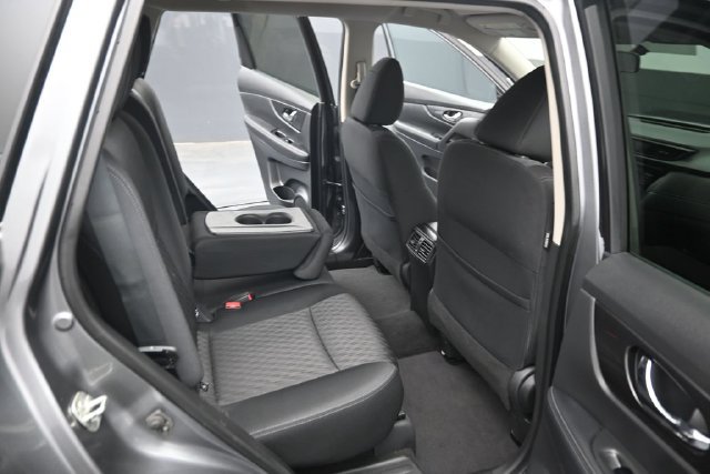 Used 2018 Nissan Rogue SV AWD/4WD image 31