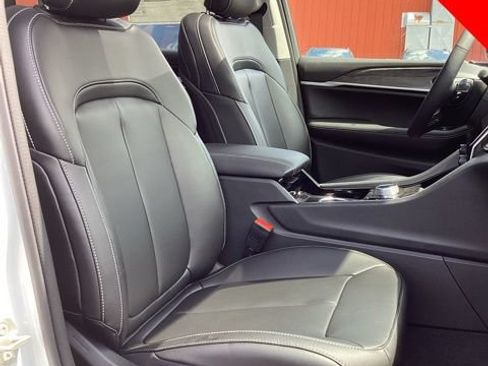 Used 2023 Jeep Grand Cherokee 4WD 4xe image 18