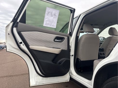 Used 2023 Nissan Rogue SV image 13