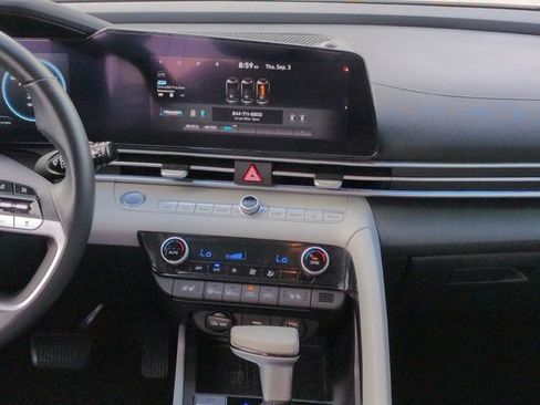 Used 2021 Hyundai Elantra Limited FWD image 16