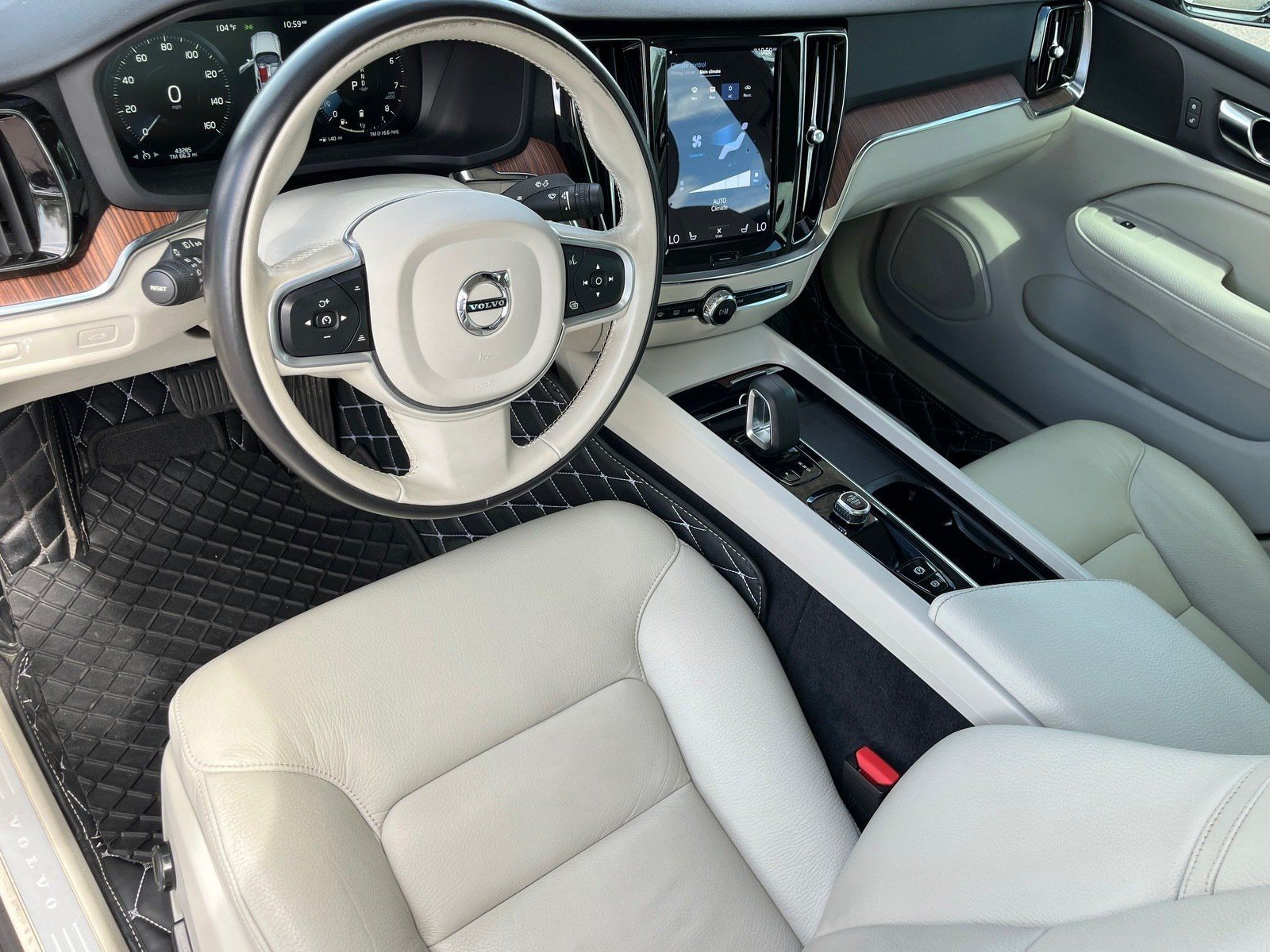 Used 2022 Volvo S60 B5 Momentum w/ Premium Package FWD image 16