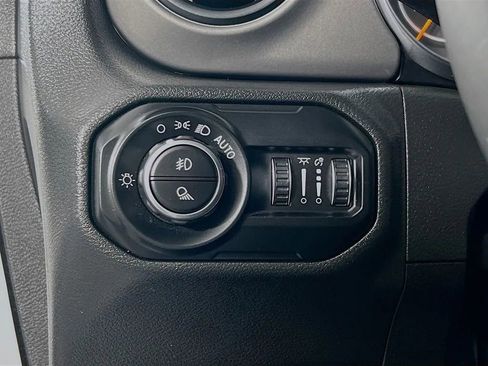 Used 2022 Jeep Gladiator Sport image 11