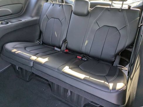 New 2026 Chrysler Pacifica Select FWD image 27