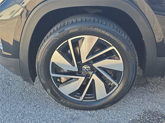 Used 2024 Volkswagen Atlas SE w/ Panoramic Sunroof Package FWD image 8