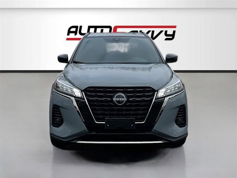 Used 2024 Nissan Kicks SR image 2