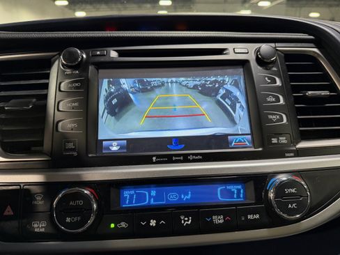 Used 2019 Toyota Highlander Limited Platinum image 16