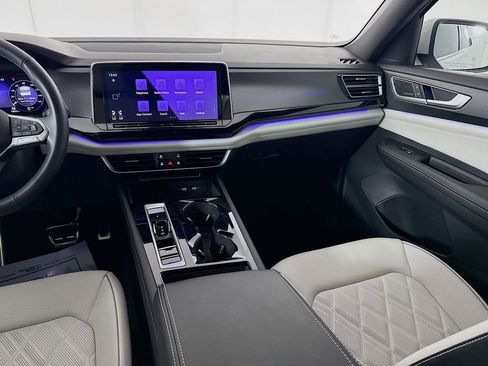 Used 2025 Volkswagen Atlas Cross Sport SEL Premium R-Line image 28