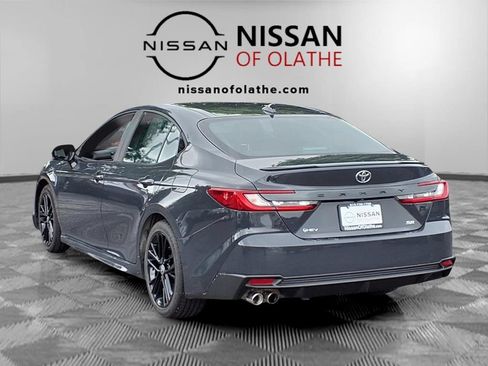 Used 2025 Toyota Camry SE FWD image 3