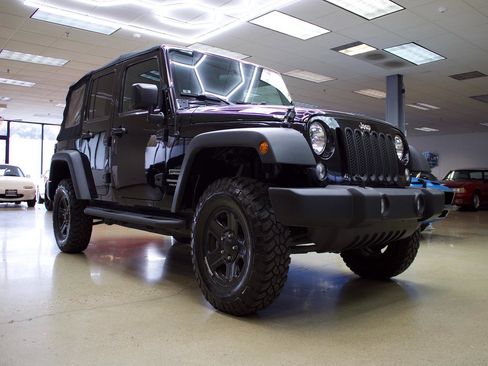 Used 2018 Jeep Wrangler Unlimited Sport w/ Connectivity Group image 7