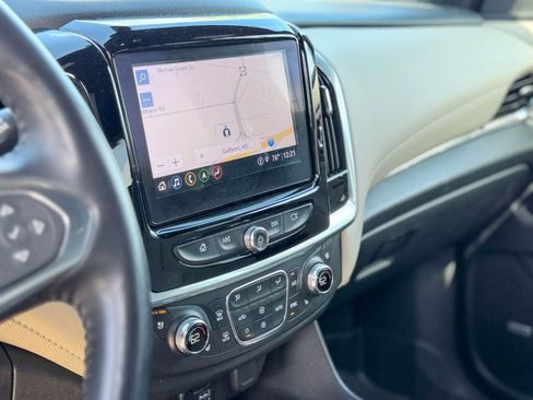 Used 2022 Chevrolet Traverse Premier image 19