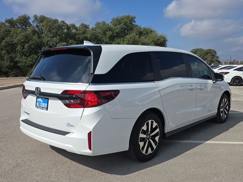 Certified 2026 Honda Odyssey EX-L image 6