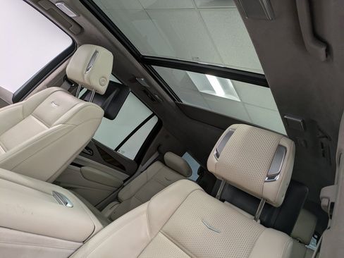 Used 2022 Cadillac Escalade Premium Luxury Platinum image 19