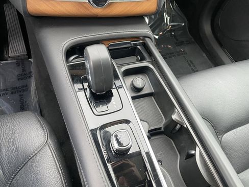 Used 2023 Volvo XC90 B5 Plus image 13