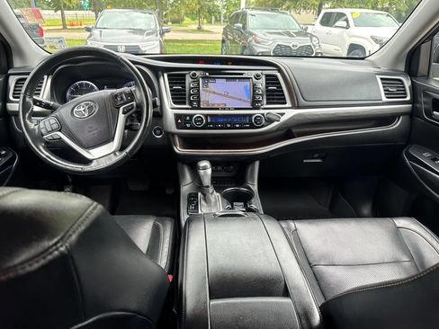 Used 2017 Toyota Highlander Limited Platinum FWD image 23