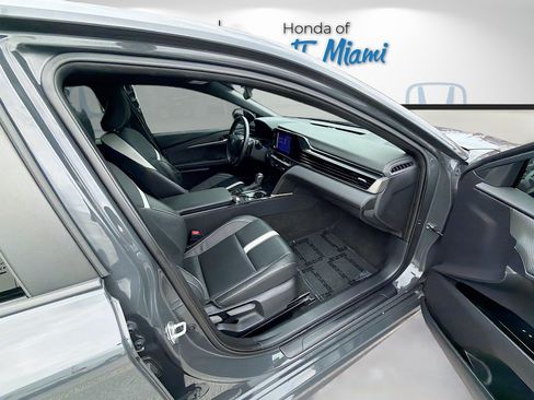 Used 2025 Toyota Camry SE FWD image 31