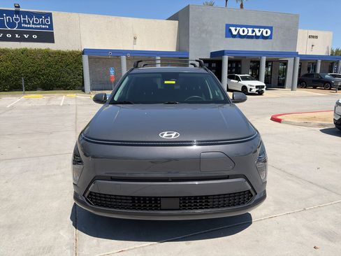 Used 2024 Hyundai Kona SEL FWD image 2