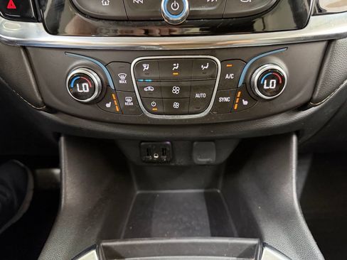 Used 2019 Chevrolet Traverse LT FWD image 30