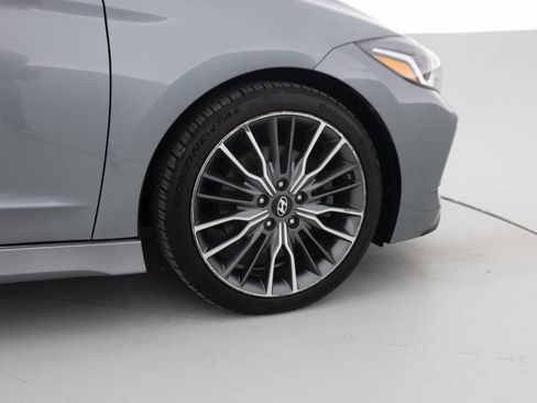 Used 2018 Hyundai Elantra Sport w/ Sport Premium Package 03 FWD image 19