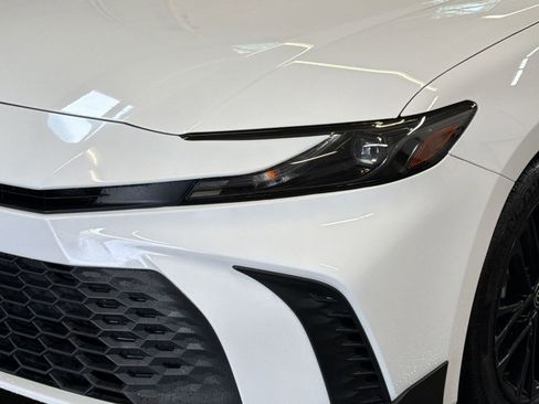 Used 2025 Toyota Camry SE FWD image 11