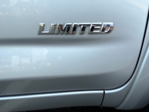 Used 2010 Toyota RAV4 Limited AWD/4WD image 5