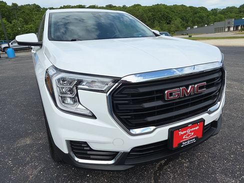 Used 2023 GMC Terrain SLE FWD image 11