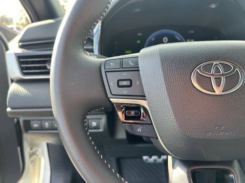 Used 2025 Toyota Camry SE image 18