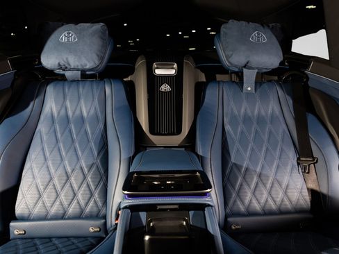 Used 2025 Mercedes-Benz Maybach GLS 600 4MATIC image 37