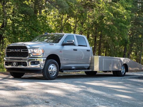 Used 2020 RAM 3500 Tradesman w/ Chrome Appearance Group RWD image 5